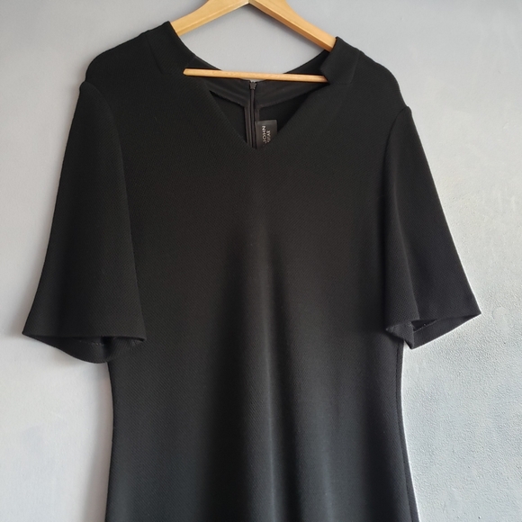 St. John Dresses & Skirts - ST. JOHN KNITTED BLACK MIDI SHORT SLEEVE DRESS